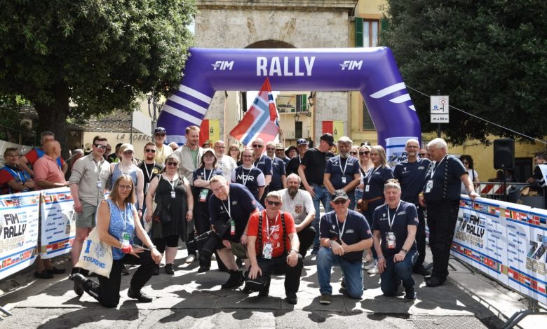 Mille motociclisti colorano Chianciano. E’ partito il Rally FIM 2024